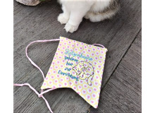 Stickdatei ITH - Wimpel Stab "Katzenhaare gehören hier zur Einrichtung."